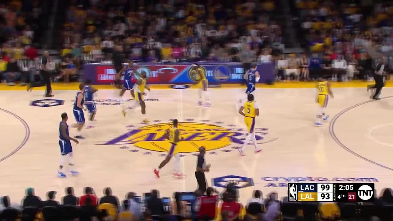Russell Westbrook Gets Benched In Final Minutes After Going 0/10 😬😬