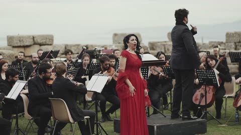 Un trionfo di luce, musica, mito:il gran concerto di capodanno al teatro greco di Tindari