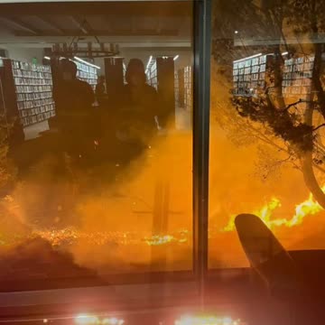 USA : FIRE EXPLODES IN MALIBU