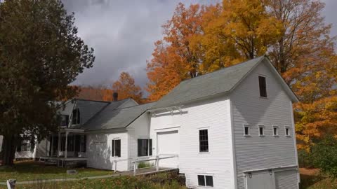 New England Fall Colors Road Trip_ Kancamagus Highway, Stowe, Sleepy Hollow (00h19m27s-00h21m37s)