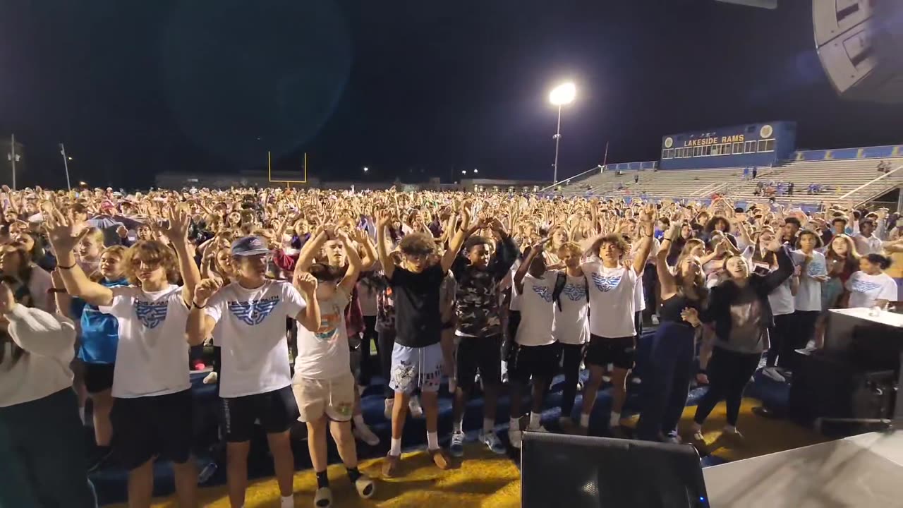 Arkansas - Teens worship God at football stadium