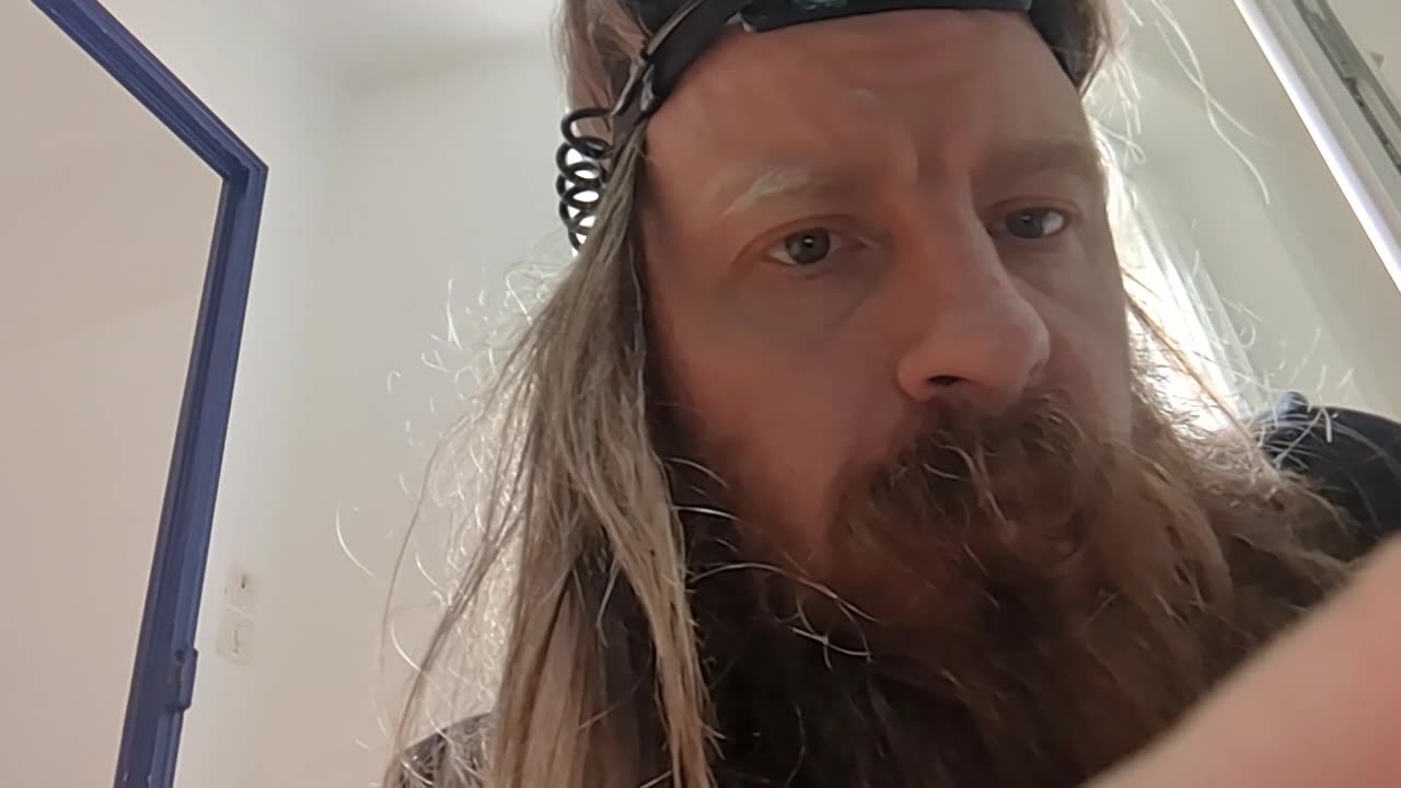 2023-03-24 (3) - bientôt @okyanit va chasser les loots ? - Twitch Meutemediatique