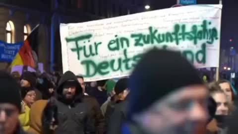 100s of citizens protest in Leipzig, Germany against Berlin's supply of weapons to Kiev