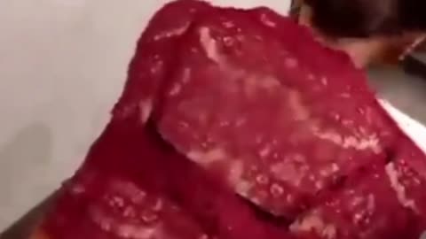 Kebaya merah viral