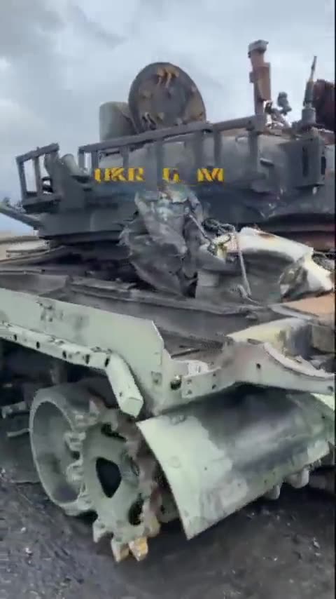 Destroyed Ukrainian T-64 tank