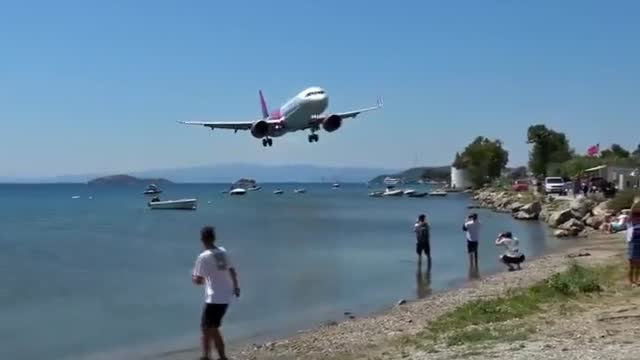 Wizzair Airbus A321Neo landing at Skiathos