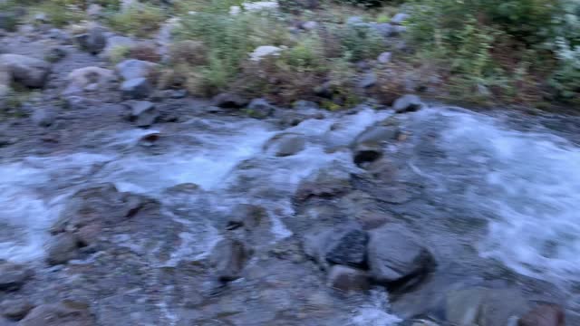 Oregon – Mount Hood – The Peaceful Sound of a Roaring River – 4K