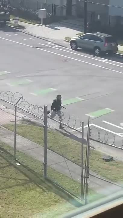 Gunman in Houston Opens Fire, Injures 3 Police Officers