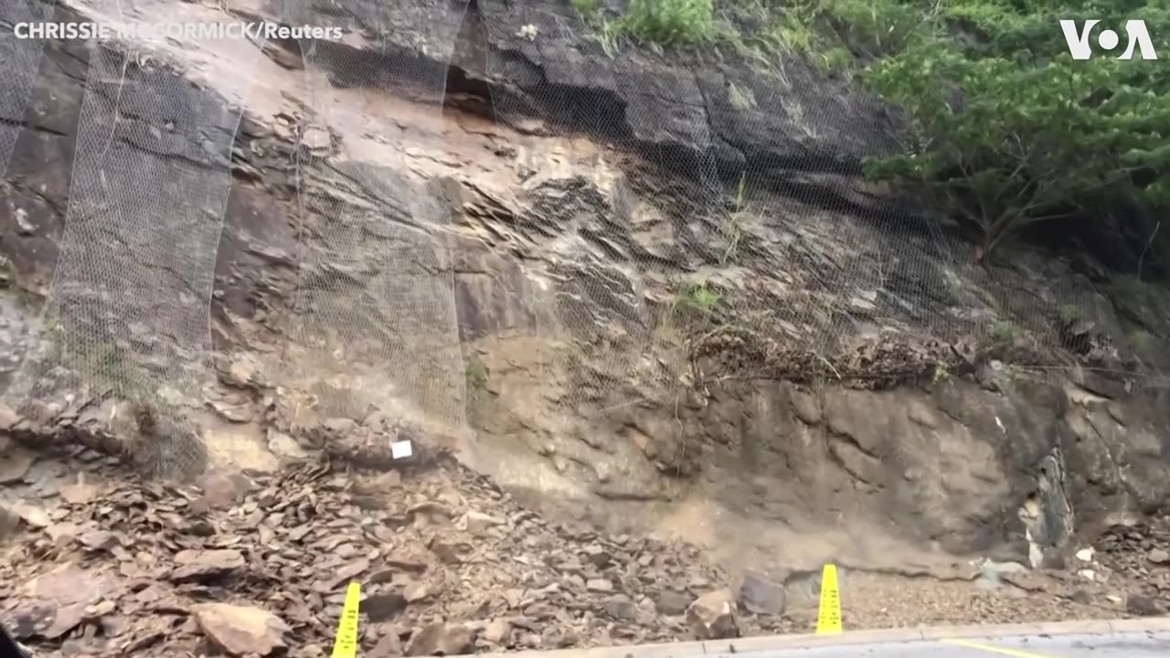 Rockslide Crashes Down on Tennessee Parking Lot | VOA News