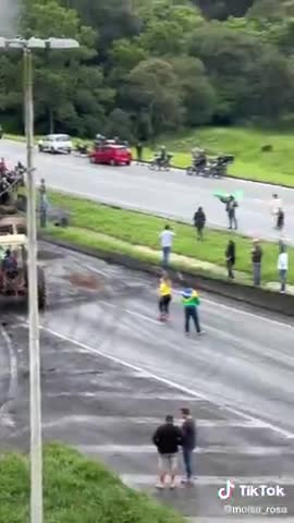 BRAZIL IS COLLAPSING WHILE WE WATCH - TRUCKERS AND FARMERS JOIN TOGETHER