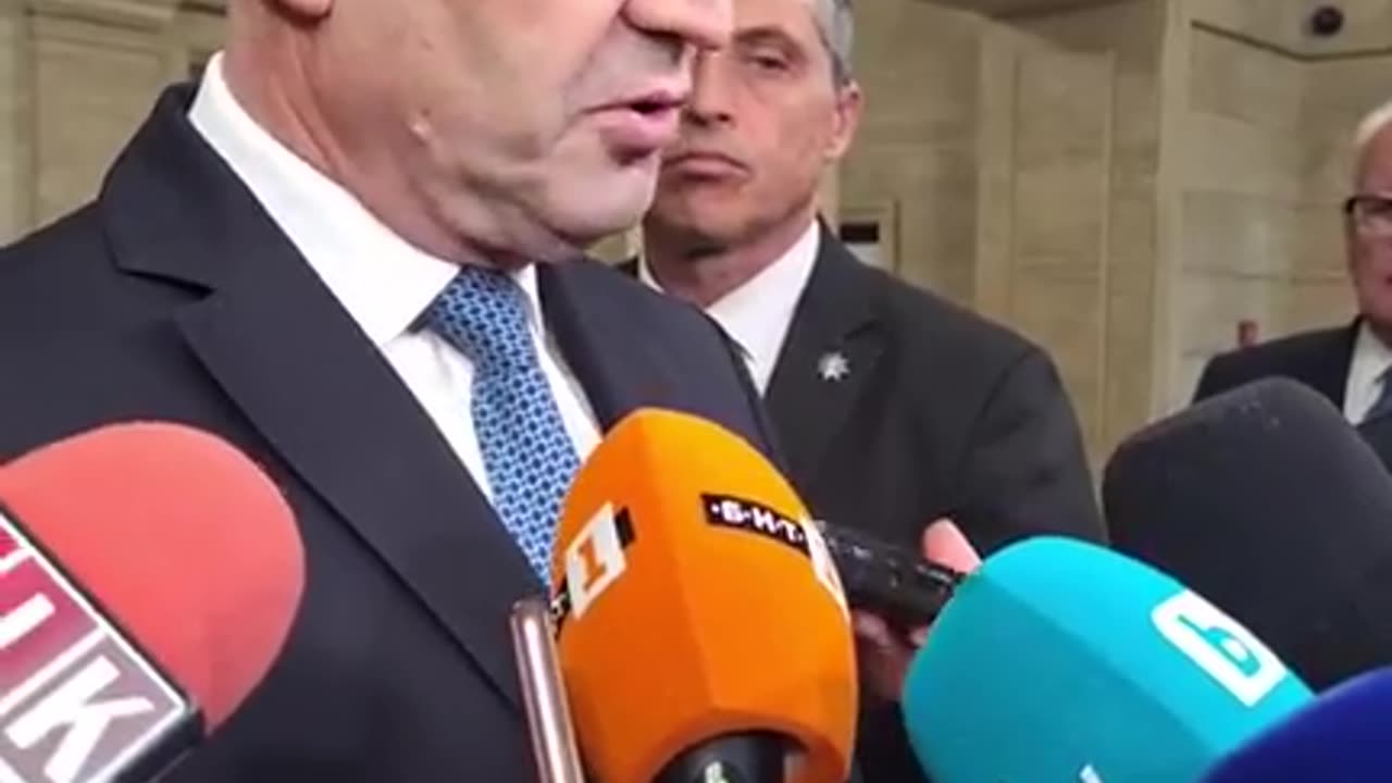 Радев- С днешния указ сложих край на един провален политически експеримент