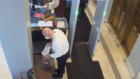 1017RSOB01DelAveADADoor_2021-01-06_13h06min28s870ms.mp4