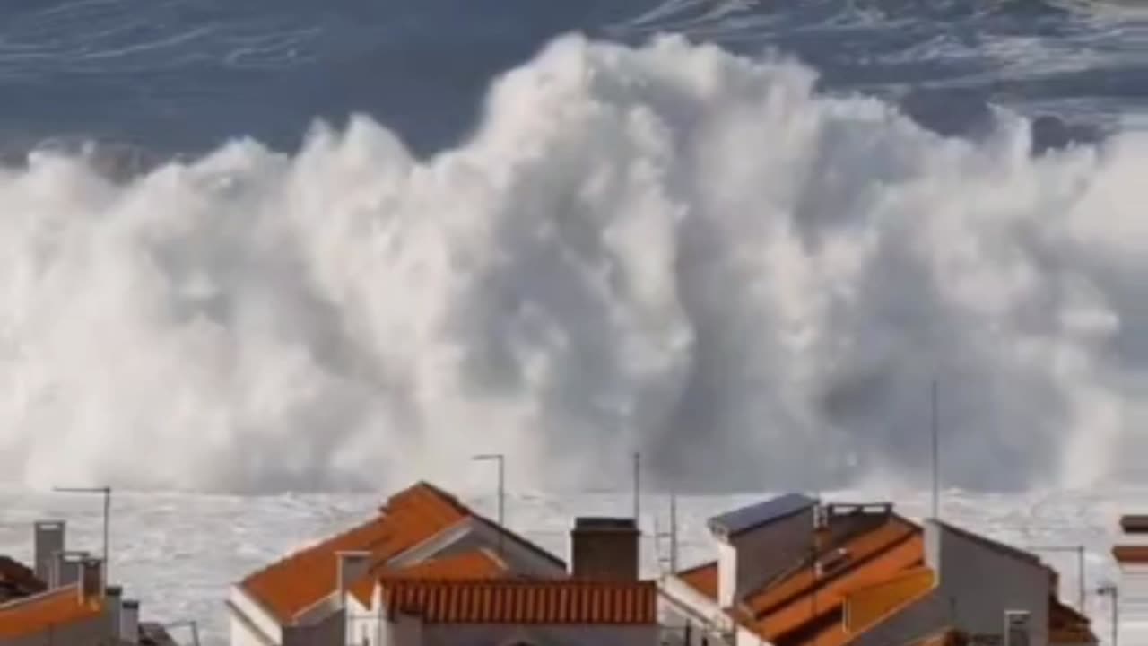 Wave in Nazaré - Portugal