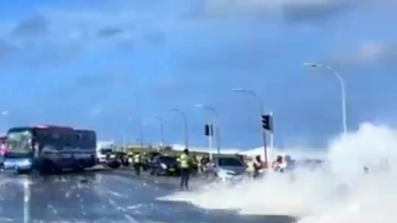 Massive wave in Maldives