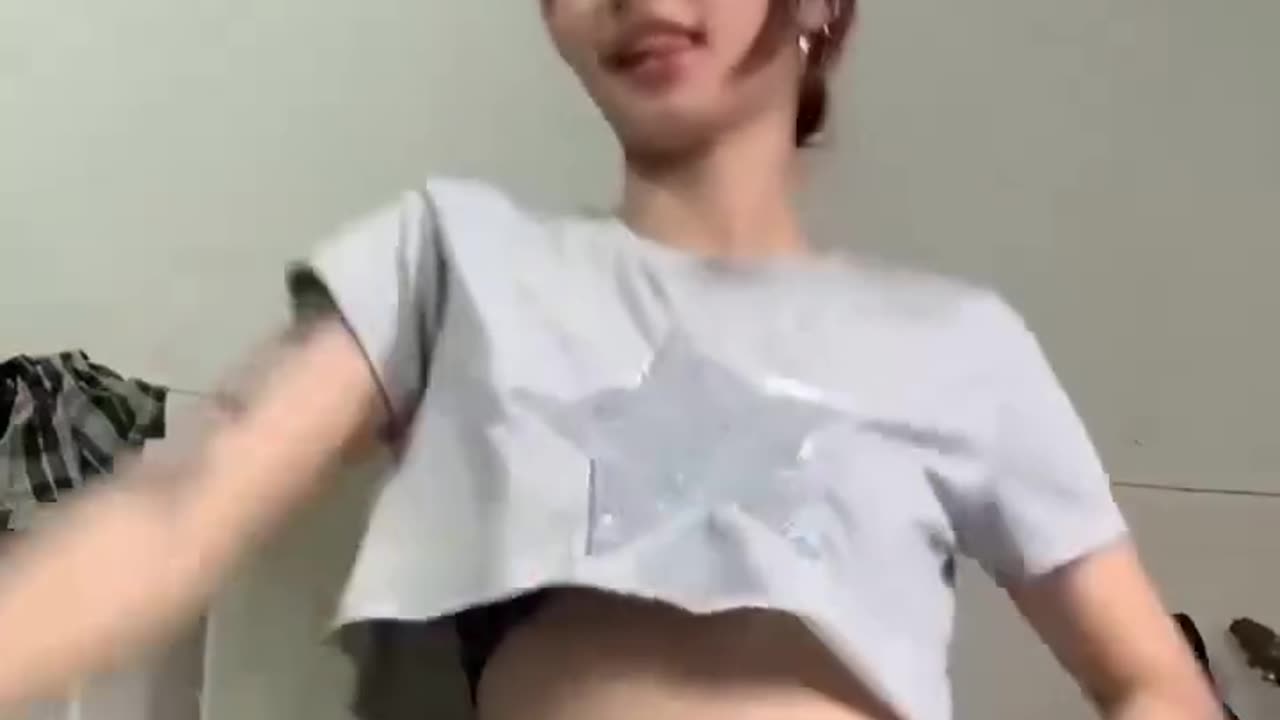 UNKNOWN ASIAN GIRL DANCING IN GRAY CROP TOP | GREY BELLY SHIRT DANCE | ASIAN BITCH SHAKING HER HIPS