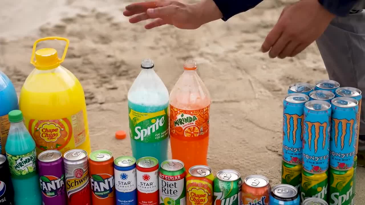 Giant Coca Cola & Big Monster,Chupa Chups, Mtn Dew, Fanta, Mirinda and Mentos soda mix Underground6