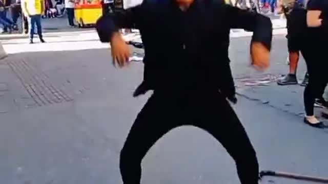 🔥 old man dancing in the street of Brazil 🤣🤣😂