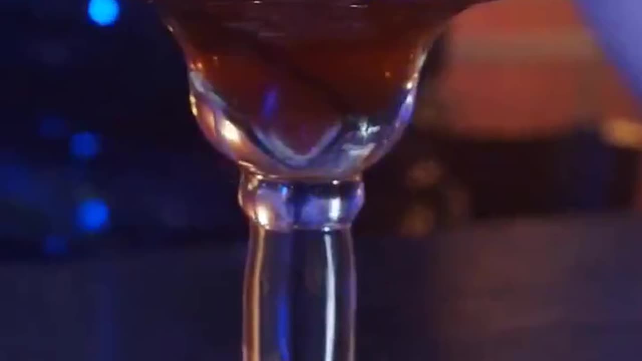 Why two straws are added in cocktail?