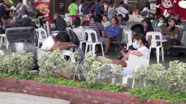 Power cut at Manila's airport strands thousands