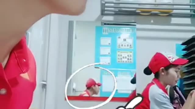 Jollibee Crew sings Kabilang Buhay / Kinilig si Ate