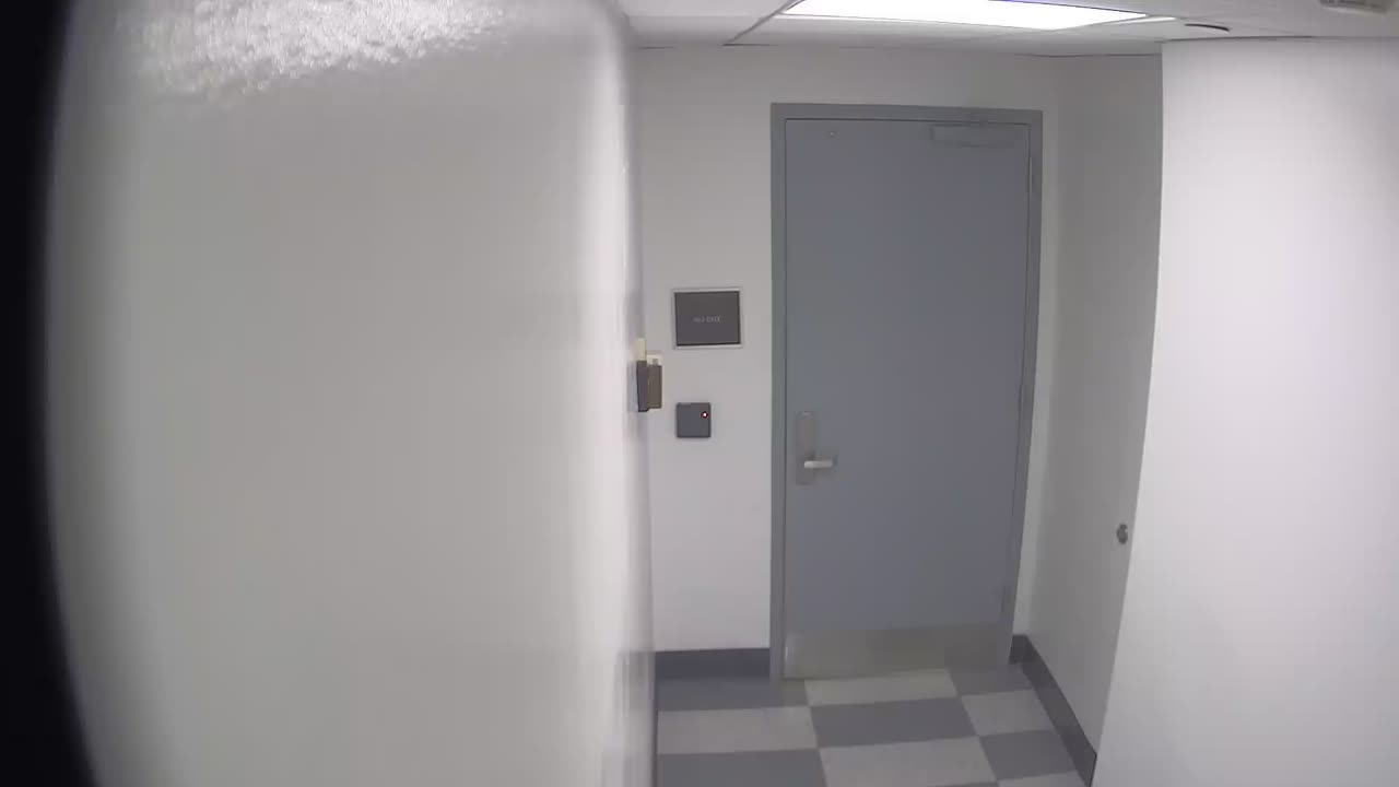 6141RHOBG1G101DStairwayLobbyEntry_2021-01-06_22h40min03s967ms.mp4