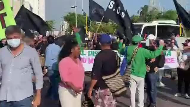 Video: Bloqueo en La Bodeguita por horario de comercios nocturnos