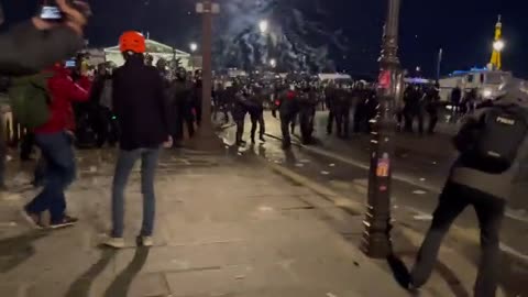 Running street battles between the people and authorities in Paris.