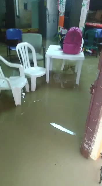 Colegio inundado