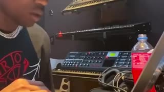 Travis Scott Making A Beat From Scratch!