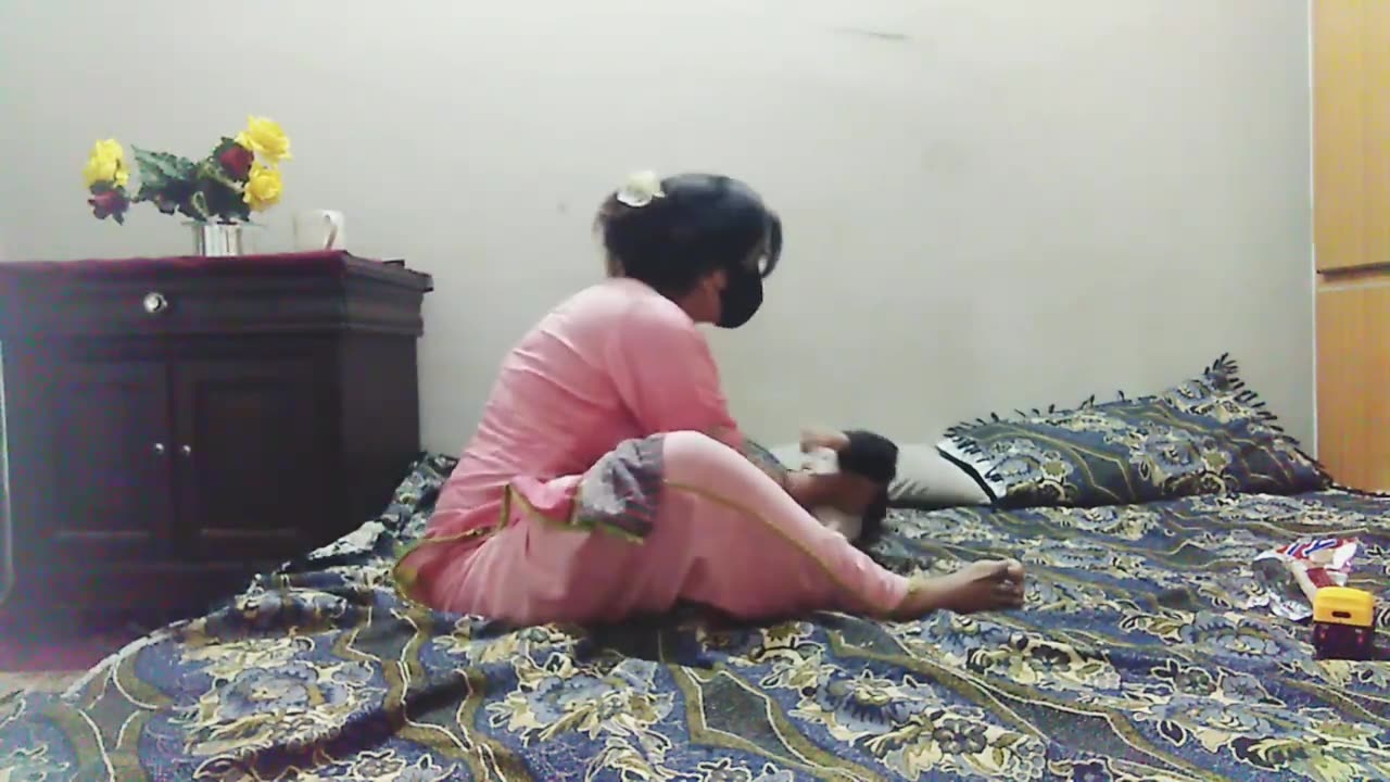 Pakistani mother and her baby ||Baby feeding ||Pak village life #desilifevlogs