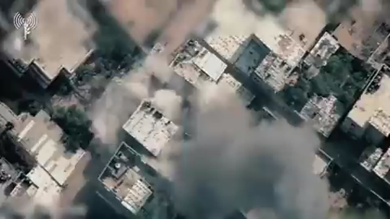 🚨 JUST IN: Footage of IDF aircraft attacking targets in the Gaza Strip. Source: Channel 11 Israel