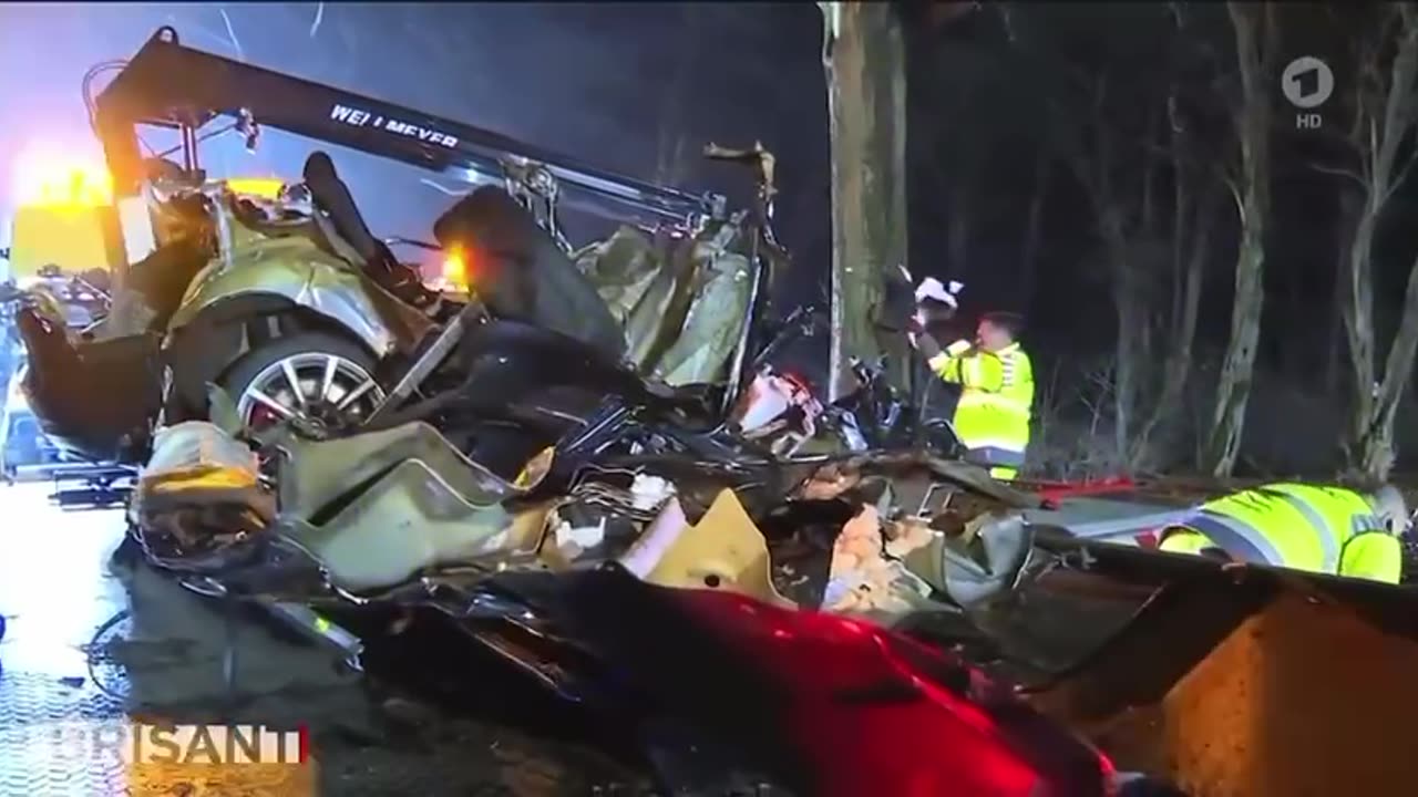 Kapitaler Unfall mit einem Tesla