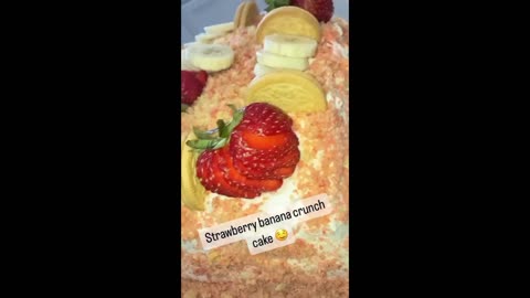 Strawberry Banana Crunch Cake