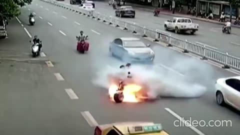 Electric Scooter's Battery Catches Fire & Burns Passenger