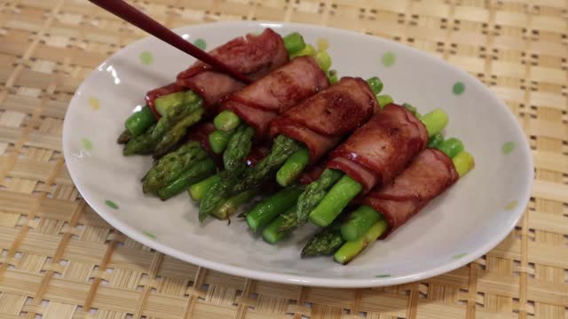 Aspara Bacon Recipe - Japanese Cooking 101