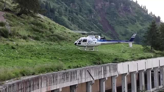 Search continues after glacier collapses in Italy