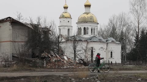 “Our people are shooting at us.” How Russia is destroying its own villages and