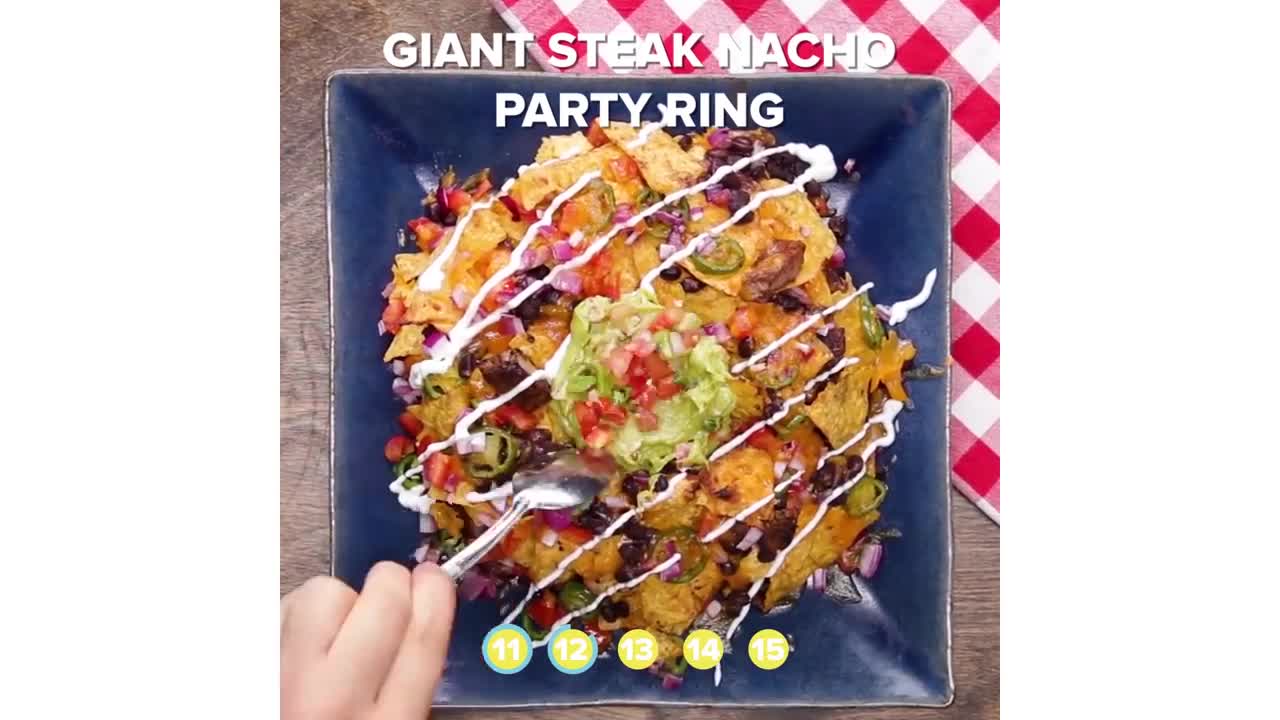 GIANT STEAK NACHO PARTY RING