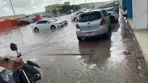 Dubai destroyed by rain flood