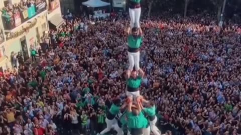 Human Tower gone wrong