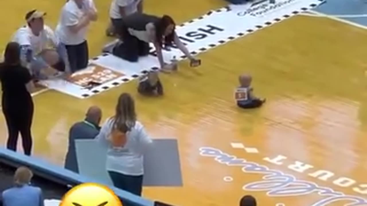 Funny crawling babies race 🤣