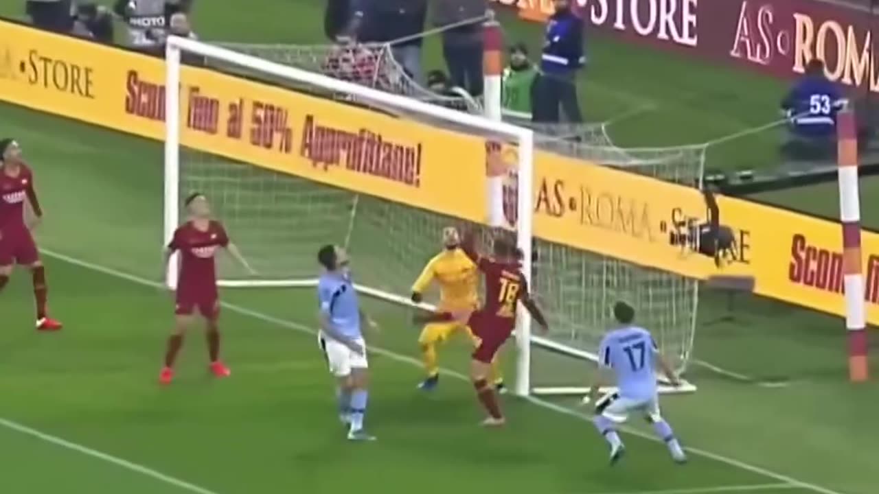 Goalkeeper 0 IQ moments