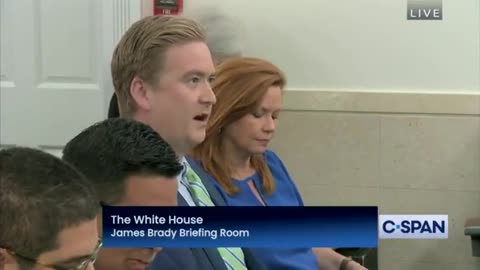 White House Press Sec Completely IGNORES Peter Doocy's Question