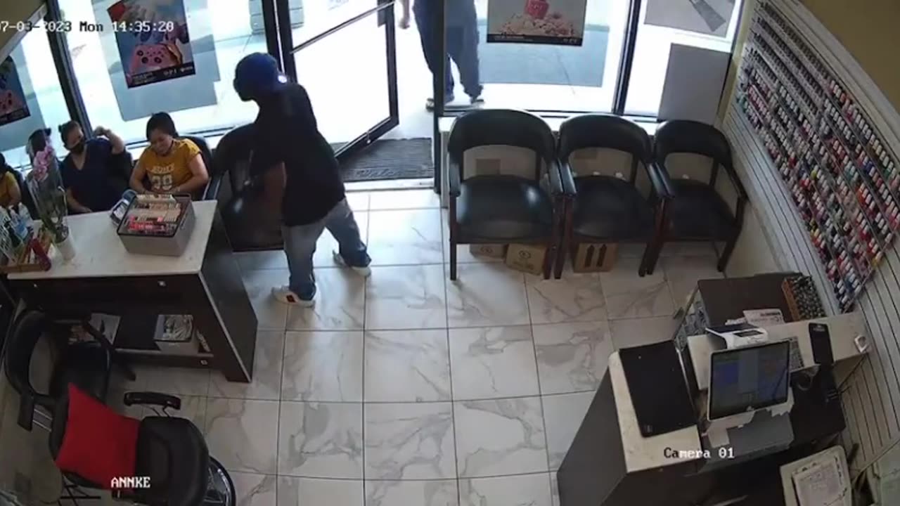 WOW: Criminal FAILS At Robbing Nail Salon In Hilariously Pathetic Video
