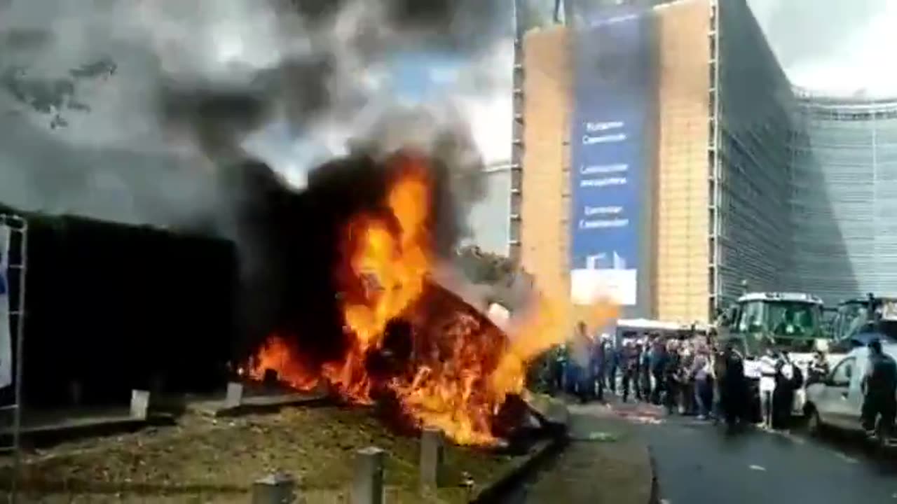 Dutch Farmers Shoot Stinking Manure At Police