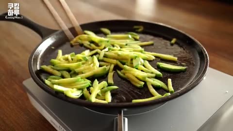 Egg!! Egg Banquet Noodles 🍜🍜🍜 Perfect For Winter!! Noodles In Anchovy Broth!