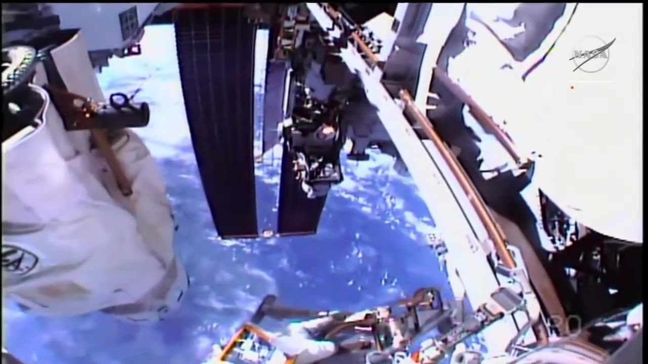 Share: Amazing Spacewalk Helmet Cam Footage Of Earth Outside Space Station