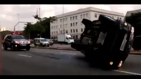 Brazilian Rota convoy car rolls over [CC&RAC]