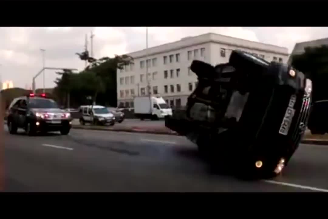 Brazilian Rota convoy car rolls over [CC&RAC]