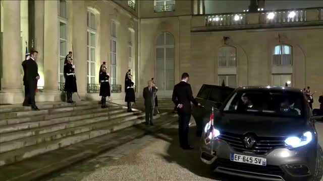 French President meets Iraqi PM in Paris